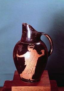 Oinochoe de figuras rojas áticas, que representa a la hechicera Circe siendo perseguida por Ulises